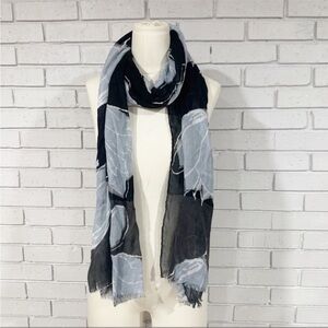 Gap Women’s Charcoal Scarf with Blue‎ Flower